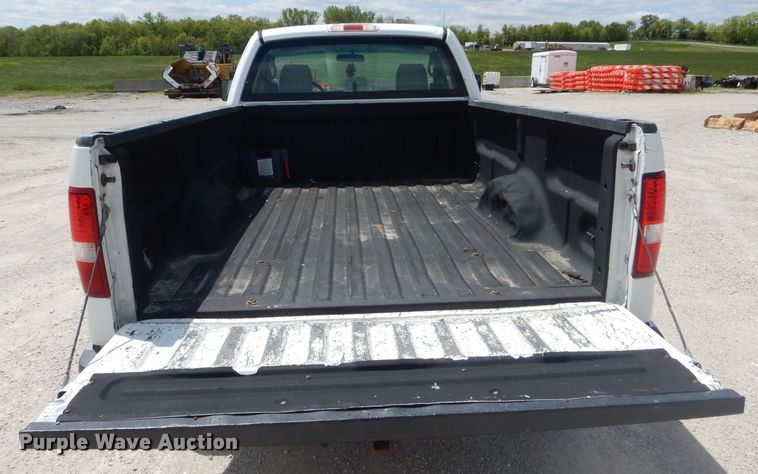 image for item DF3144 2004 Ford F150 XL  pickup truck