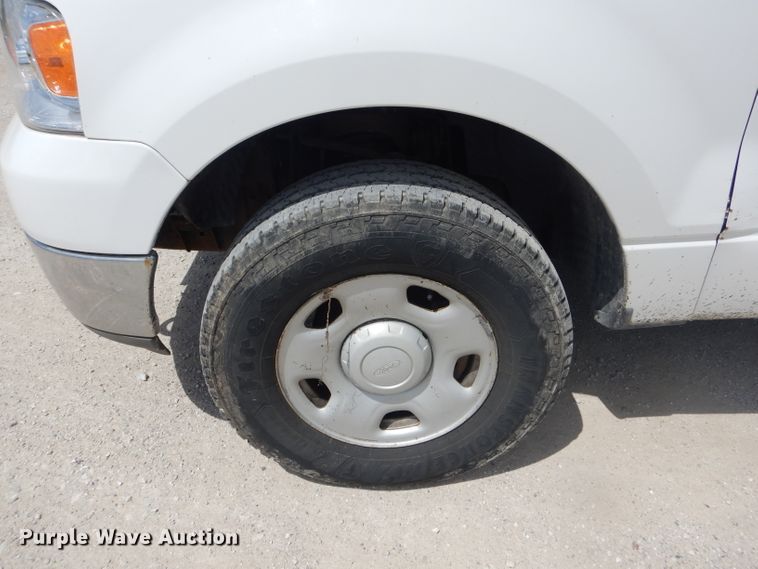 image for item DF3144 2004 Ford F150 XL  pickup truck