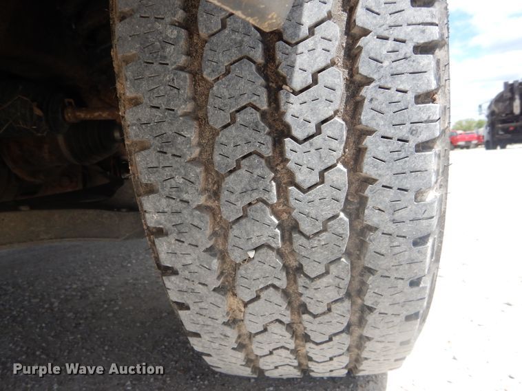 image for item DF3144 2004 Ford F150 XL  pickup truck