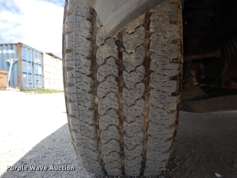 image for item DF3144 2004 Ford F150 XL  pickup truck