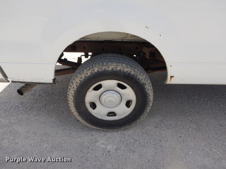 image for item DF3144 2004 Ford F150 XL  pickup truck