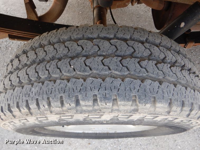 image for item DF3144 2004 Ford F150 XL  pickup truck