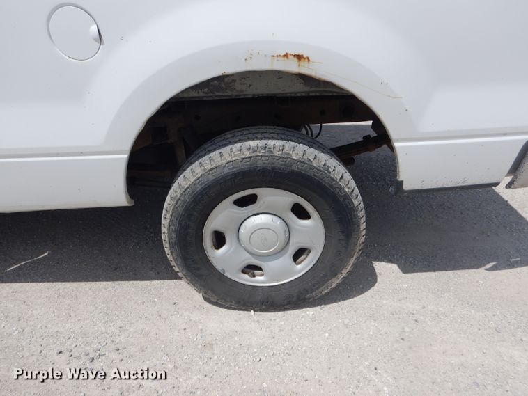 image for item DF3144 2004 Ford F150 XL  pickup truck