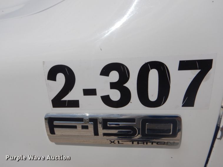 image for item DF3144 2004 Ford F150 XL  pickup truck