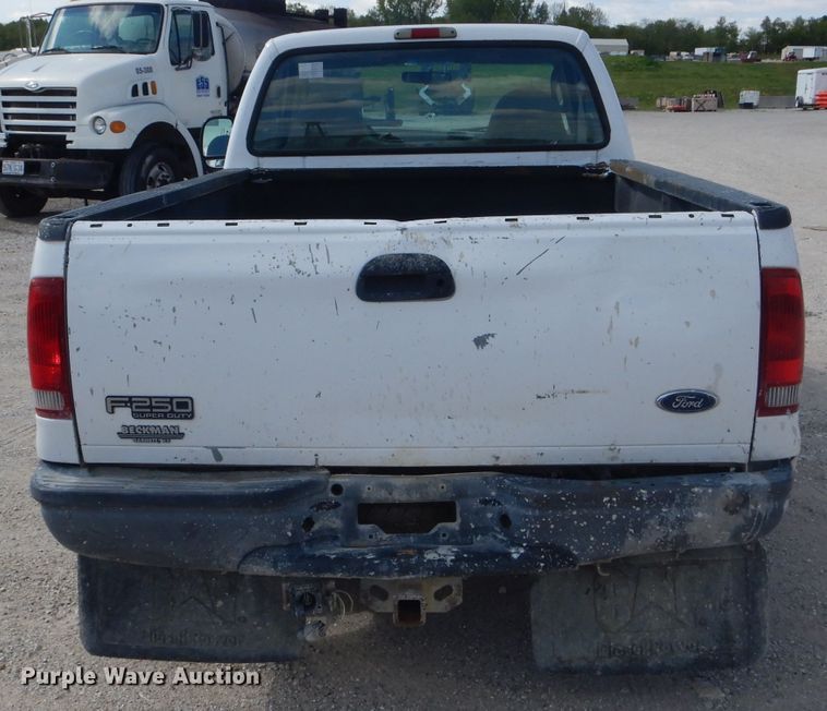 image for item DF3145 2003 Ford F250 Super Duty XL  pickup truck