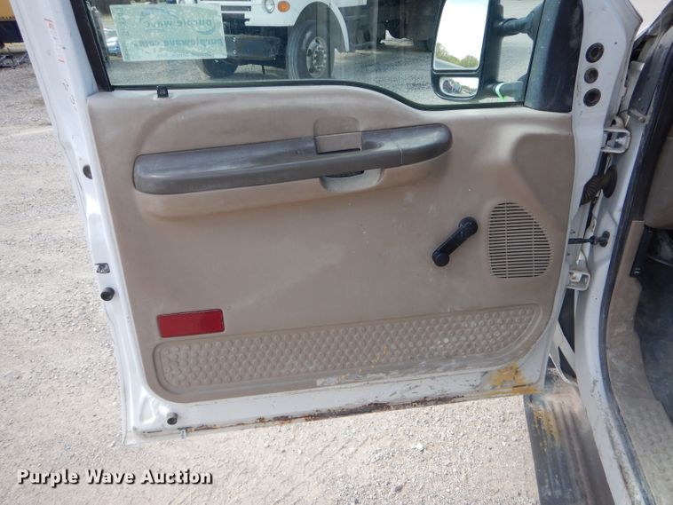 image for item DF3145 2003 Ford F250 Super Duty XL  pickup truck