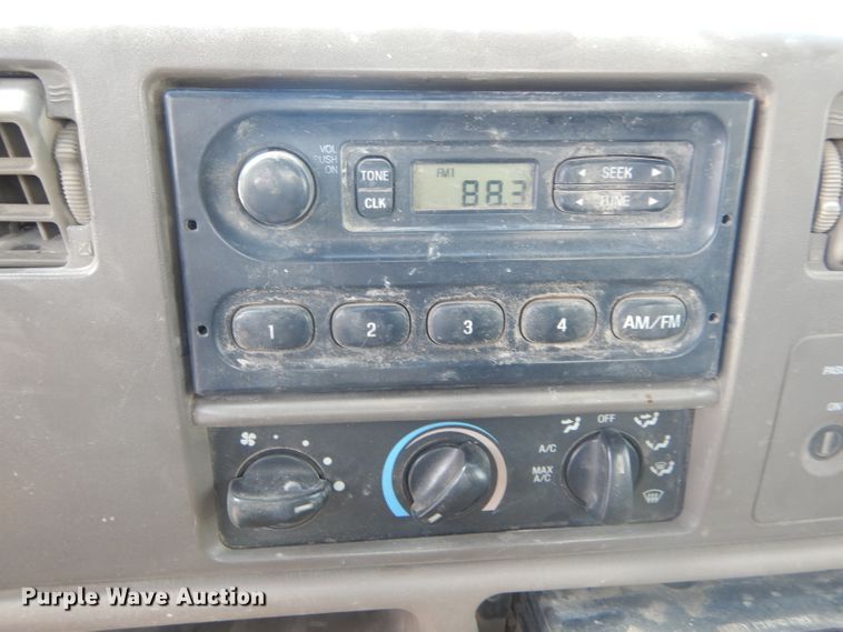 image for item DF3145 2003 Ford F250 Super Duty XL  pickup truck