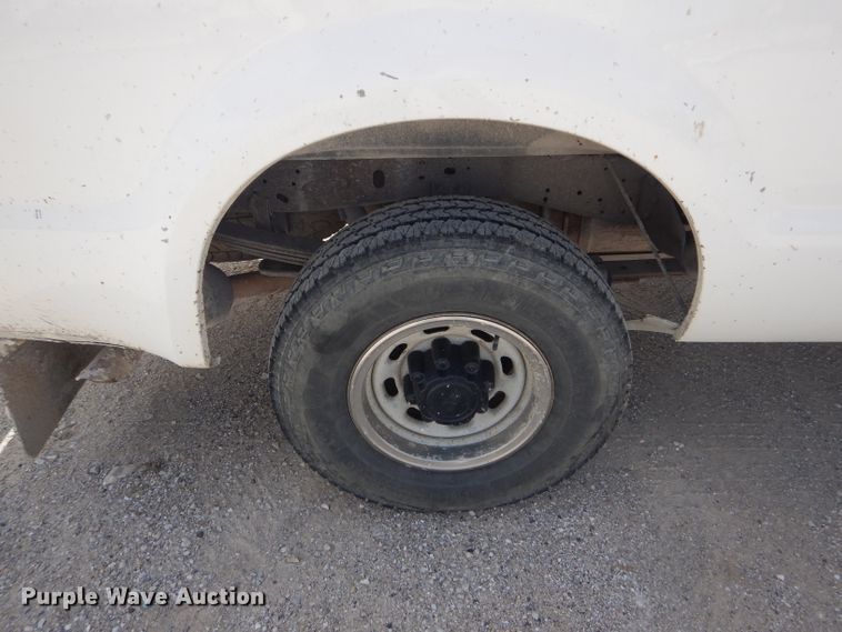 image for item DF3145 2003 Ford F250 Super Duty XL  pickup truck