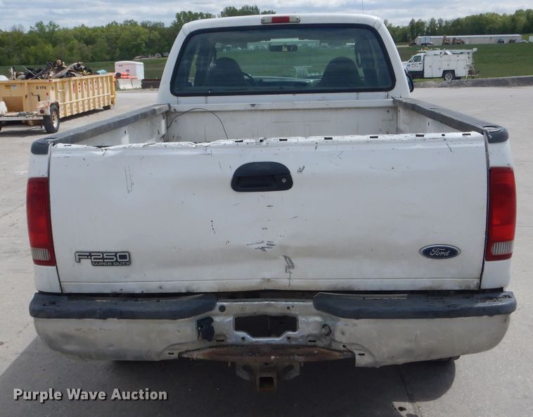 image for item DF3151 2004 Ford F250 Super Duty XL  SuperCab pickup truck