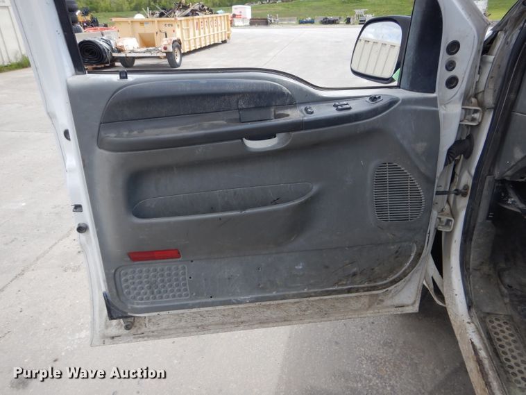 image for item DF3151 2004 Ford F250 Super Duty XL  SuperCab pickup truck