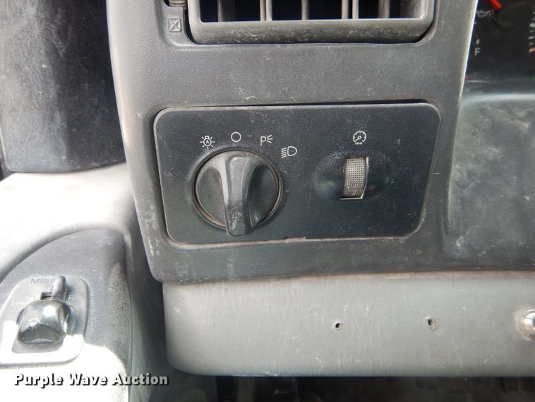 image for item DF3151 2004 Ford F250 Super Duty XL  SuperCab pickup truck