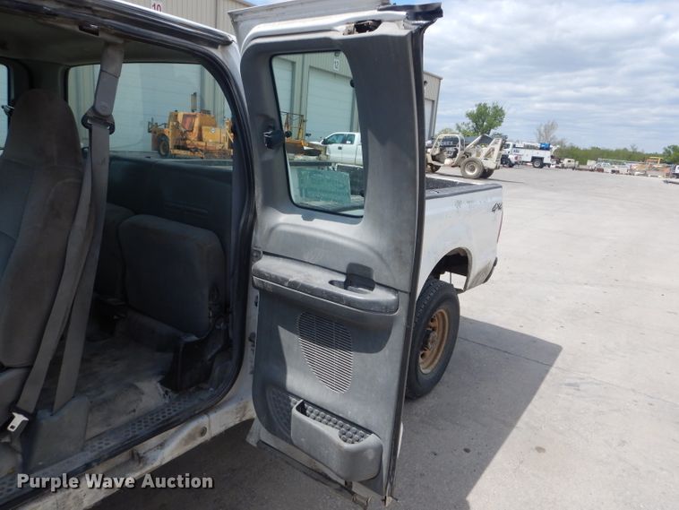 image for item DF3151 2004 Ford F250 Super Duty XL  SuperCab pickup truck