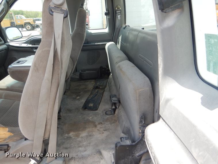 image for item DF3151 2004 Ford F250 Super Duty XL  SuperCab pickup truck