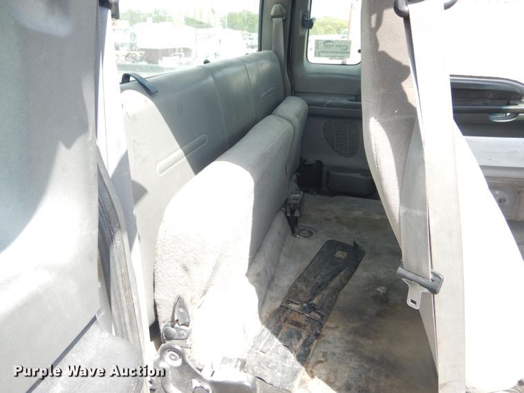 image for item DF3151 2004 Ford F250 Super Duty XL  SuperCab pickup truck