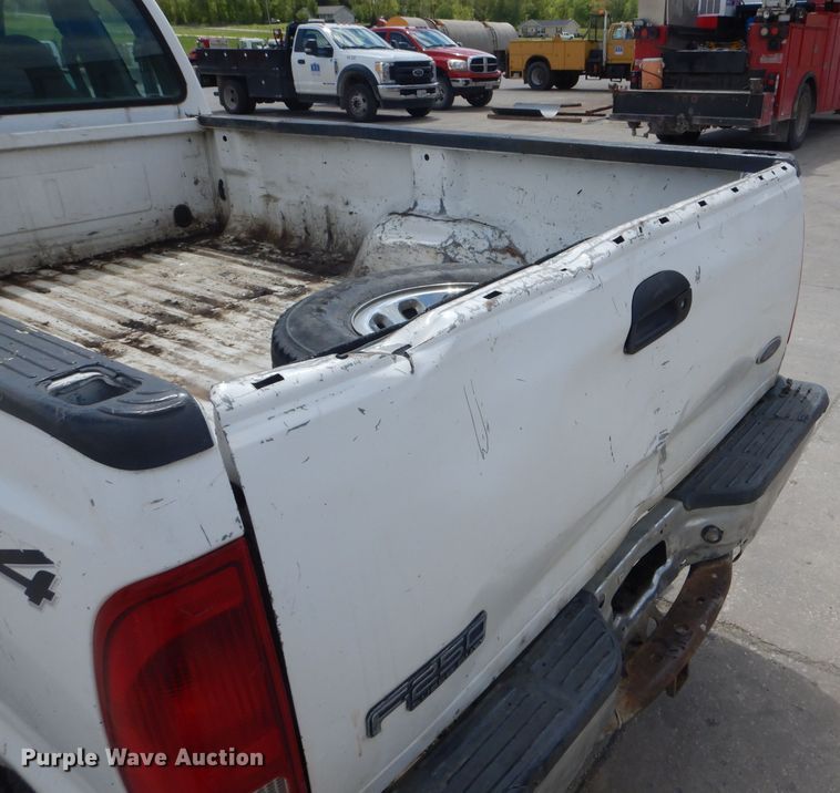 image for item DF3151 2004 Ford F250 Super Duty XL  SuperCab pickup truck