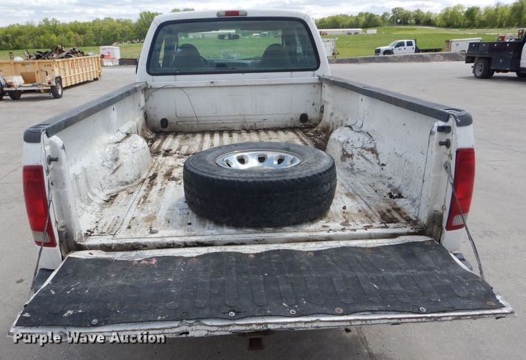 image for item DF3151 2004 Ford F250 Super Duty XL  SuperCab pickup truck