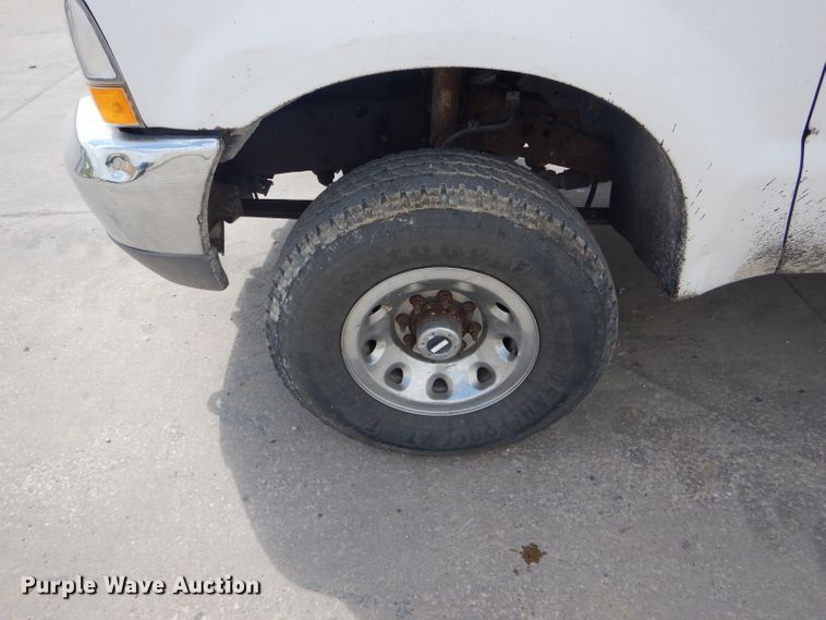 image for item DF3151 2004 Ford F250 Super Duty XL  SuperCab pickup truck