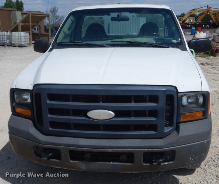 image for item DF3152 2006 Ford F250 Super Duty XL  pickup truck