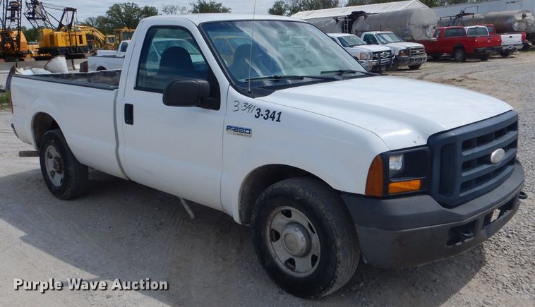 image for item DF3152 2006 Ford F250 Super Duty XL  pickup truck