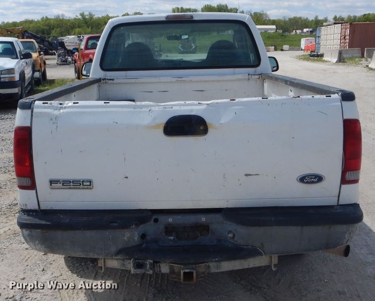 image for item DF3152 2006 Ford F250 Super Duty XL  pickup truck