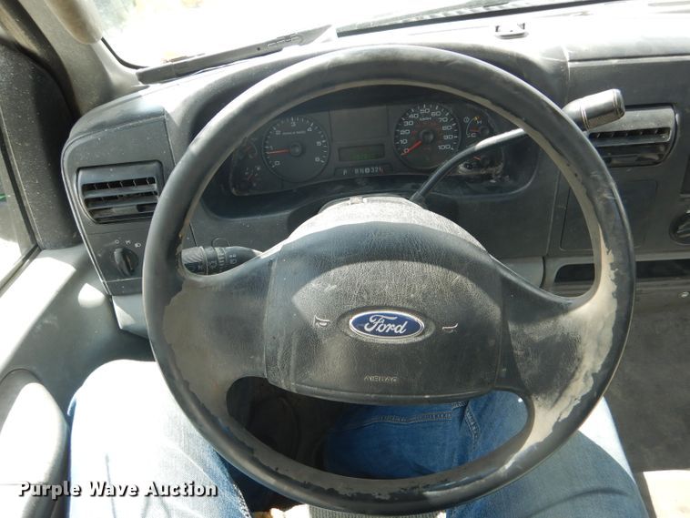 image for item DF3152 2006 Ford F250 Super Duty XL  pickup truck