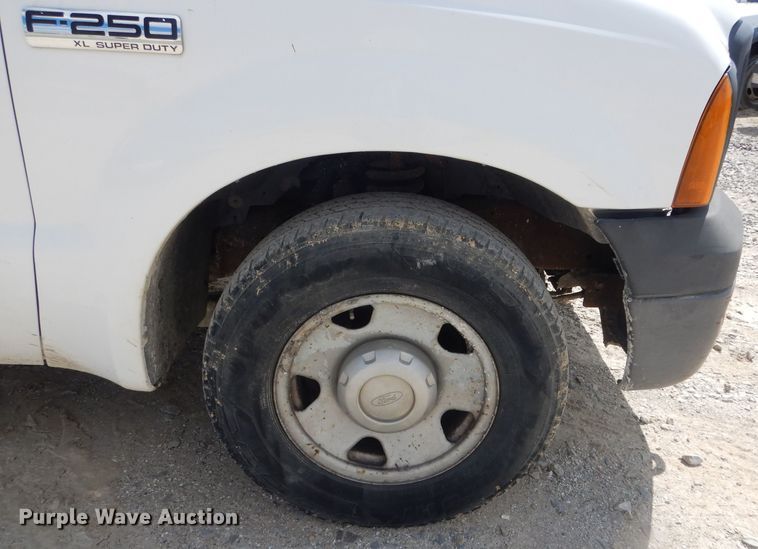 image for item DF3152 2006 Ford F250 Super Duty XL  pickup truck