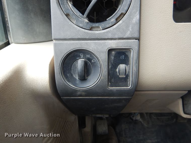 image for item DF3155 2006 Ford F250 Super Duty XL  pickup truck