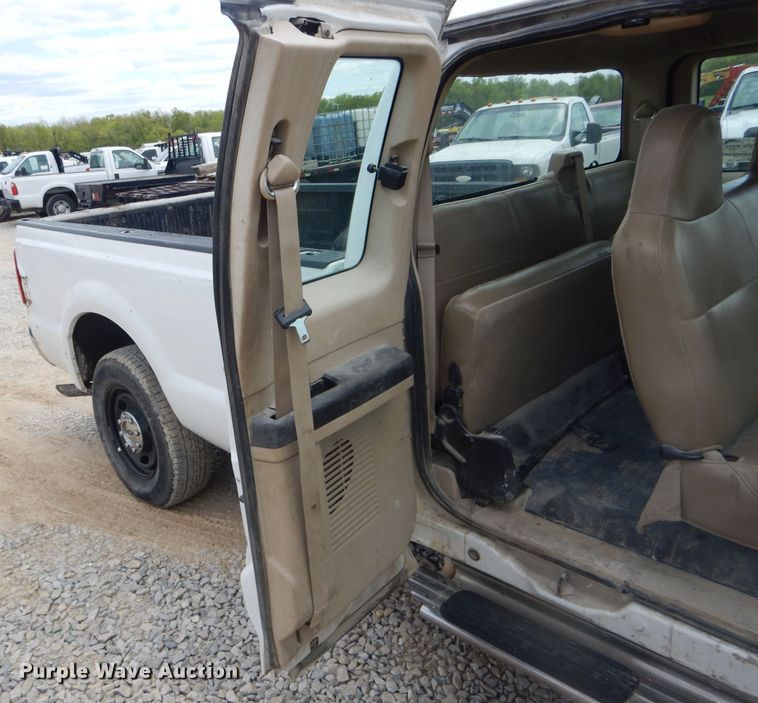 image for item DF3155 2006 Ford F250 Super Duty XL  pickup truck