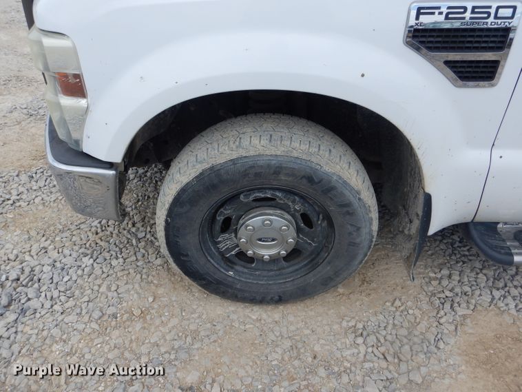 image for item DF3155 2006 Ford F250 Super Duty XL  pickup truck