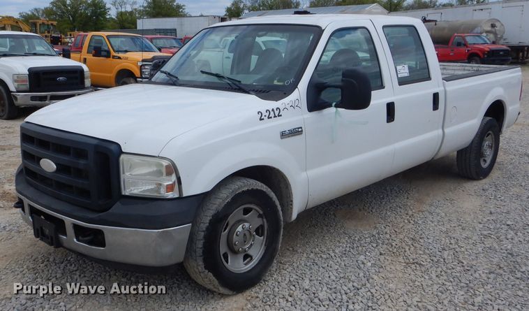 image for item DF3156 2006 Ford F350 Super Duty XL  Crew Cab pickup truck