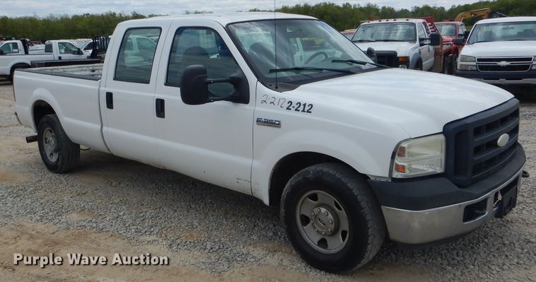 image for item DF3156 2006 Ford F350 Super Duty XL  Crew Cab pickup truck