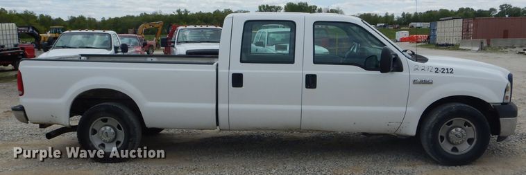 image for item DF3156 2006 Ford F350 Super Duty XL  Crew Cab pickup truck