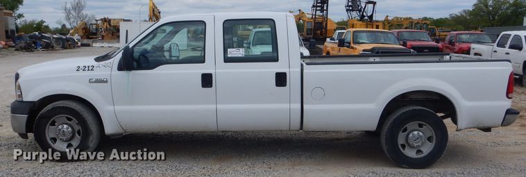 image for item DF3156 2006 Ford F350 Super Duty XL  Crew Cab pickup truck