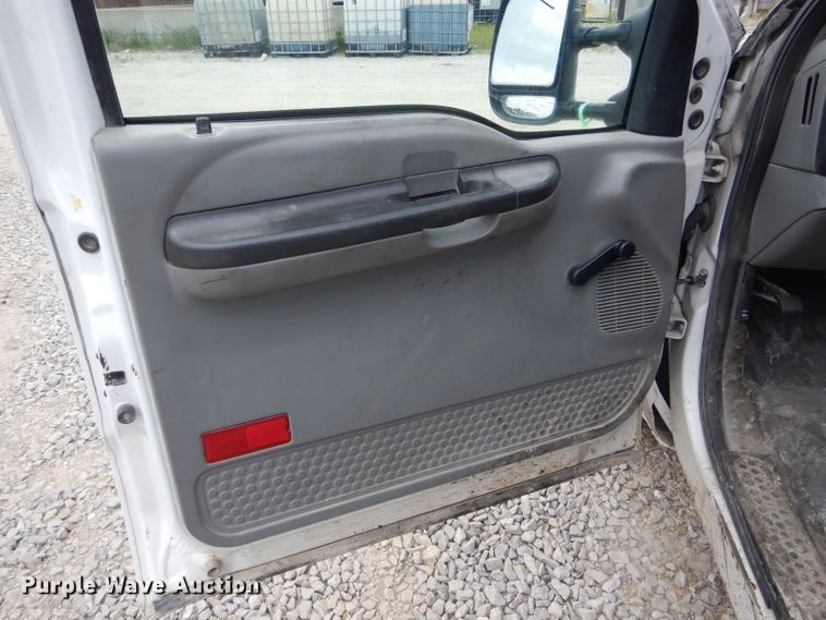 image for item DF3156 2006 Ford F350 Super Duty XL  Crew Cab pickup truck