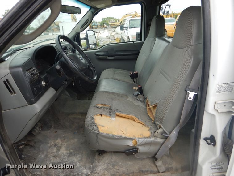 image for item DF3156 2006 Ford F350 Super Duty XL  Crew Cab pickup truck