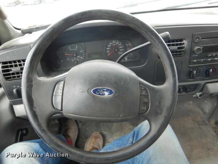 image for item DF3156 2006 Ford F350 Super Duty XL  Crew Cab pickup truck