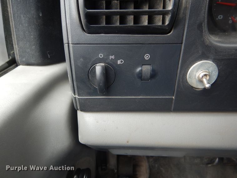 image for item DF3156 2006 Ford F350 Super Duty XL  Crew Cab pickup truck