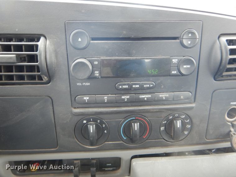 image for item DF3156 2006 Ford F350 Super Duty XL  Crew Cab pickup truck