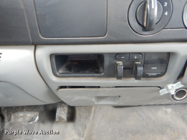 image for item DF3156 2006 Ford F350 Super Duty XL  Crew Cab pickup truck