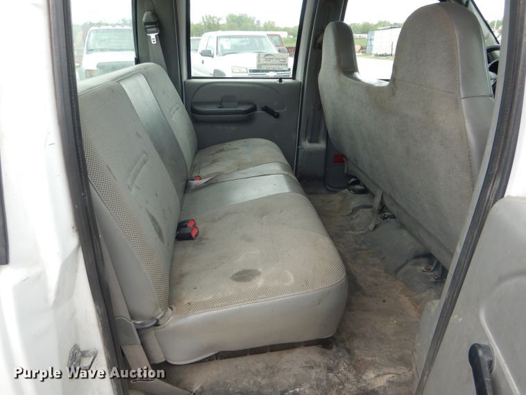 image for item DF3156 2006 Ford F350 Super Duty XL  Crew Cab pickup truck