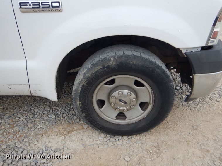 image for item DF3156 2006 Ford F350 Super Duty XL  Crew Cab pickup truck