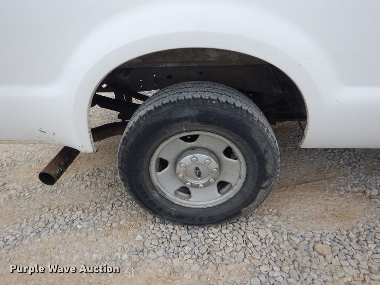 image for item DF3156 2006 Ford F350 Super Duty XL  Crew Cab pickup truck