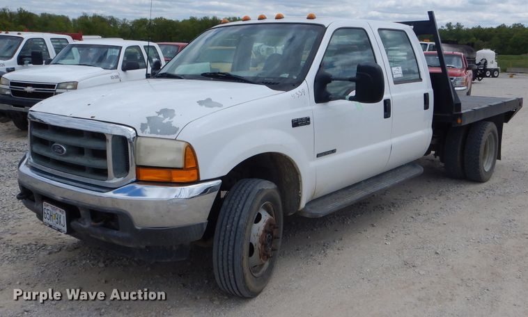image for item DF3161 2001 Ford F550 Super Duty XL Crew Cab flatbed truck