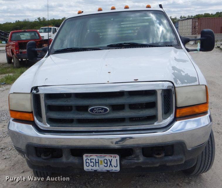 image for item DF3161 2001 Ford F550 Super Duty XL Crew Cab flatbed truck