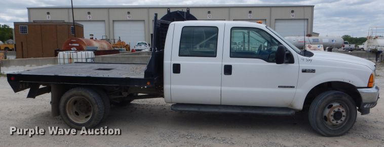 image for item DF3161 2001 Ford F550 Super Duty XL Crew Cab flatbed truck