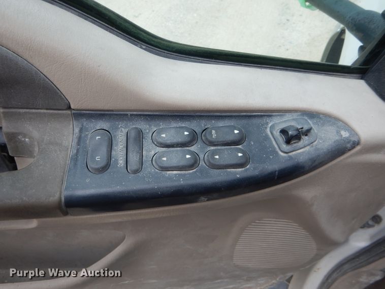 image for item DF3161 2001 Ford F550 Super Duty XL Crew Cab flatbed truck