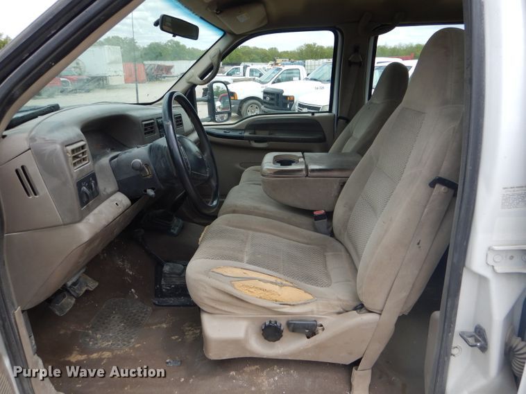 image for item DF3161 2001 Ford F550 Super Duty XL Crew Cab flatbed truck