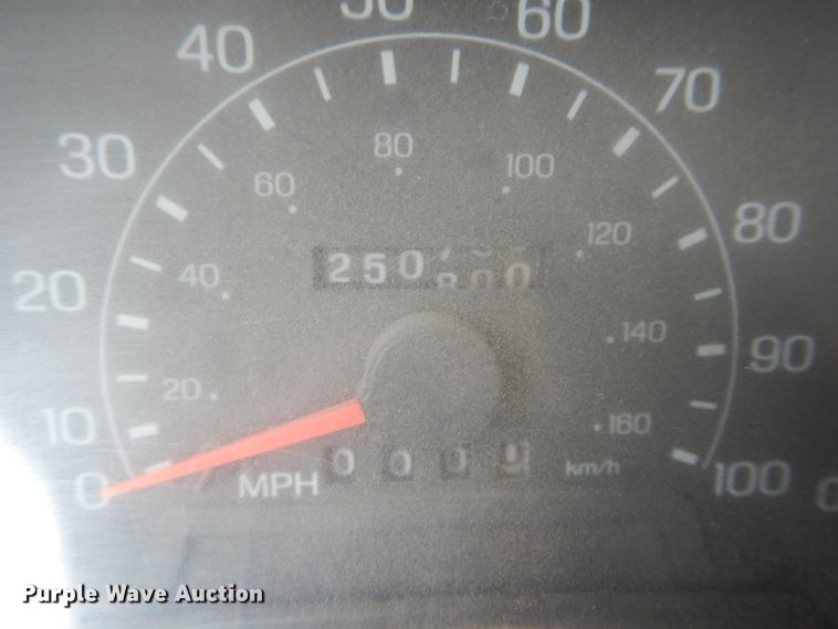 image for item DF3161 2001 Ford F550 Super Duty XL Crew Cab flatbed truck