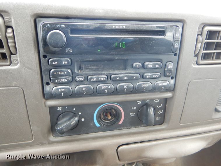 image for item DF3161 2001 Ford F550 Super Duty XL Crew Cab flatbed truck