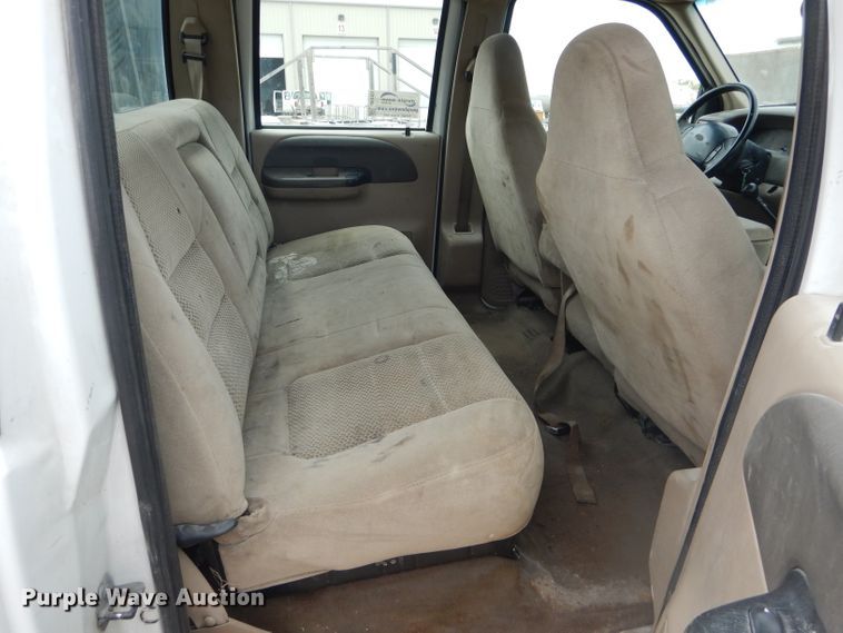 image for item DF3161 2001 Ford F550 Super Duty XL Crew Cab flatbed truck